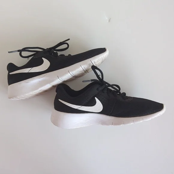Nike shoes Size 3.5Y - Picture 6 of 9